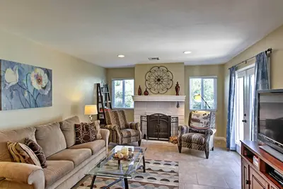 Image de Nouveau! Private La Quinta Home par Old Town & Golfing!