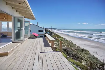 Image de Bach en bord de mer avec une vue imprenable