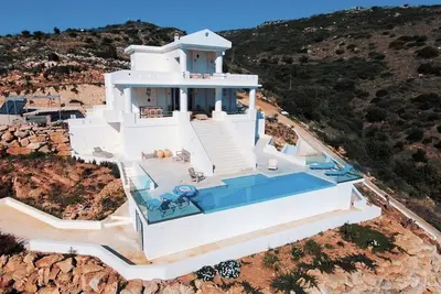 Image de Eco villa dans les montagnes avec piscine privée et vue imprenable sur la mer