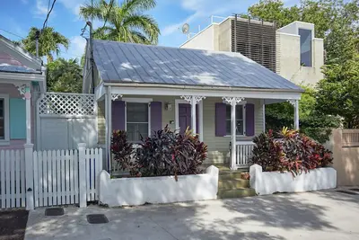 Image de Conch Cottage - Old Town Location - Location de vacances à la semaine - Bain bouillonnant - 1bd \/ 1ba
