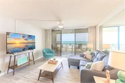 Image de Top Floor Ocean Condo - Superbe vue sur la plage!