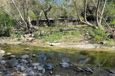 Image de Suivez votre cœur à la Creekside Escape avec mini Farm,