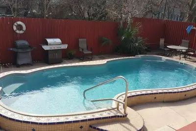 Image de Fantastique condo du centre-ville avec piscine! Ă Savannah