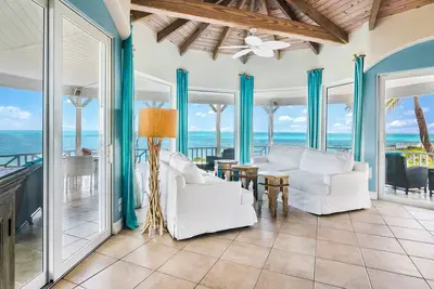 Image de Exclusive Luxury Luxury Oceanfront Estate, Ă quelques pas du sable et 4 kayaks