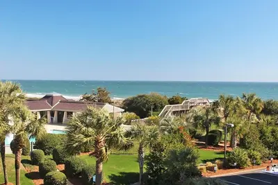 Image de Crescent D3f offre une vue magnifique sur le front de mer. Rare 4 Chambres.