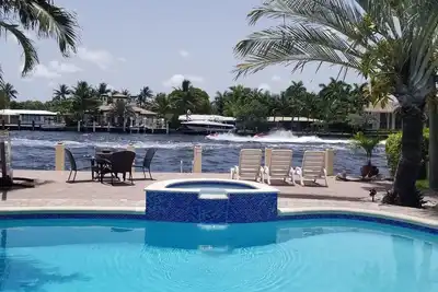 Image de Waterfront Inter Coastal Family House, piscine chauffée en hiver, à pied de la plage