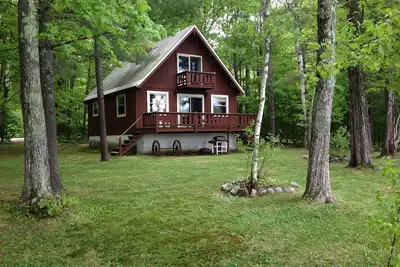 Image de Chalet au bord de l'eau avec plage privée dans les Montagnes Blanches du New Hampshire.