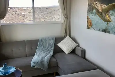 Image de Cargo Container HomeOnTheLava ~ Vue sur la mer et le volcan, pour 4 personnes ~ Le lever du soleil de Julie