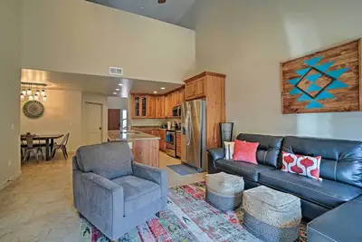Image de Nouveau! Moab Townhome w \/ Hot Tub & Patio - Près des arches