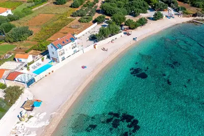 Villa de luxe sur la plage avec une vue imprenable