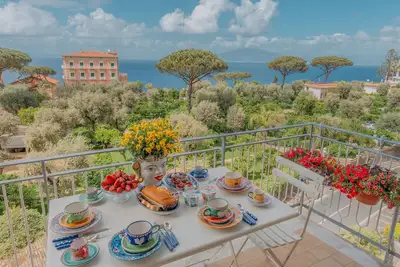 Eden House, superbe appartement Seeview pas besoin de voiture le centre de Sorrente pas de bruit