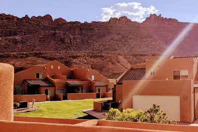 Image de Cairn House ~ 4a7: 3 Br \/ 2. 5 maison jumelée de Ba à Moab, 11 personnes