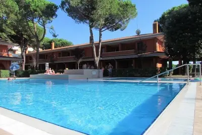Image de Appartement lumineux dans une résidence au bord de la piscine - Beahost