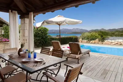 Image de Marvelous en face de la plage, piscine