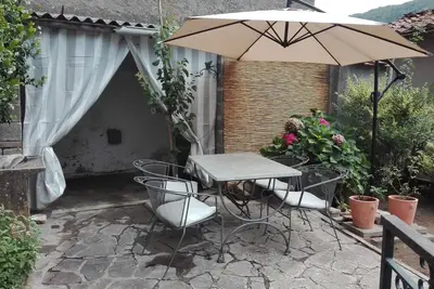 Image de Maison de village typique avec jardin et véranda dans un ancien village