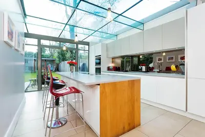 Image de Charmante maison de 5 chambres, dort 10-12 avec jardin dans un emplacement idéal (Veeve)