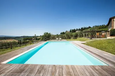Image de Joli appartement pour 4 personnes avec Wifi, piscine, climatisation et Tv, près de San Gimignano