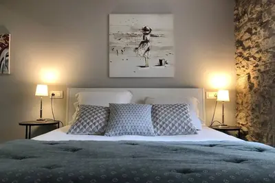 Studio 150 m. Cathédrale - jardin, terrasse, wifi - Rez de chaussée