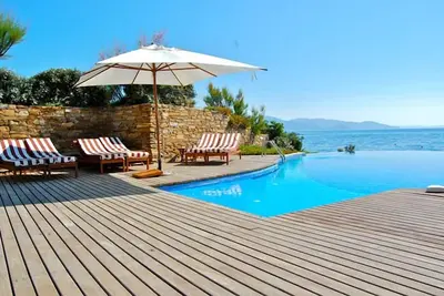 Image de Villa  Bord De Mer Pieds Dans L'Eau Domaine Prive Piscine  Et Spa