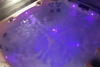 Image de Seafront luxe, maison sylish et funky dort 10 avec bain à remous 4 lits 5 salle de bain