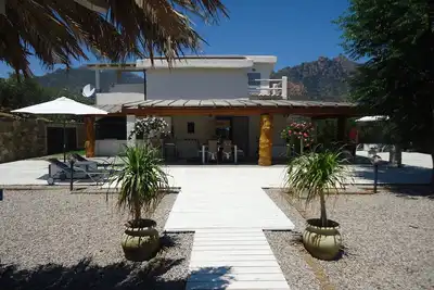 Image de Villa d'exception 240 m2 - 9 personnes - Accès direct à la plage - avec piscine
