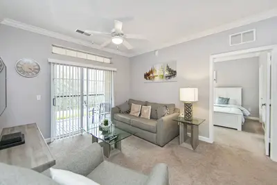 Image de Appartement amélioré / rénové près de Disney et Universal Studio's