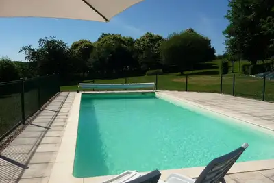 Image de Noisette rental for couples, peaceful, pool, near lake, chateaux, caves, market.