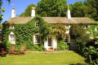 Image de Cottage rural avec poutres dans une zone isolée, retraite tranquille, près des attractions locales