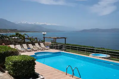 Image de Beachfront Family Villa with Private pool, Playground, Bbq & Amazing Sea Views!