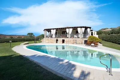 Image de Villa PRIVÉE Avec Grande Piscine, Vue Mer À PROXIMITÉ De La Plage De Sable