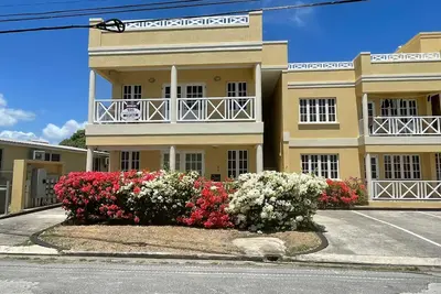 Image de Appartement avec vue sur l'océan et piscines sur sa grande terrasse sur le toit
