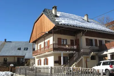 Image de La bergère au hameau de La Chal