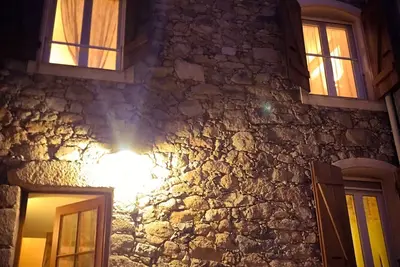 Image de maison en pierre de caratère
