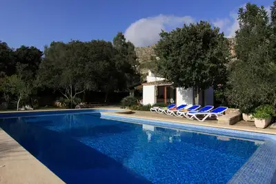 Image de Confortable Villa Avec Avec Jardin d'âge mûr