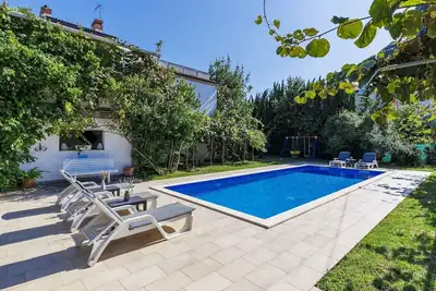 Image de Belle maison de vacances privée avec piscine privée, climatisation, Wifi, Tv, terrasse, parking