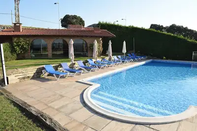Image de Appartement de luxe avec piscine et court de tennis. Usil-Mogro devant la plage