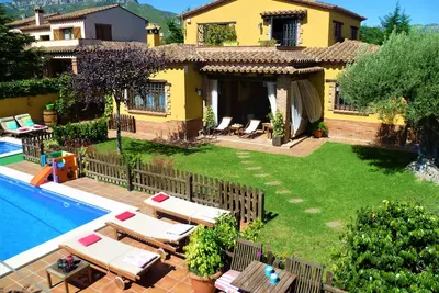 Image de Belle villa près de la plage. Grand jardin, piscine privée clôturée, barbecue.