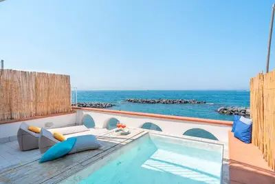 Image de Amore Rentals - Villa del Sole with Sea View, Direct Sea Access, Parking and Air Conditioning