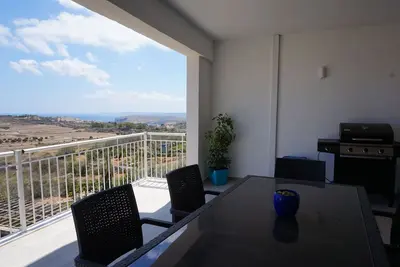 Image de Appartement moderne de 3 chambres avec piscine