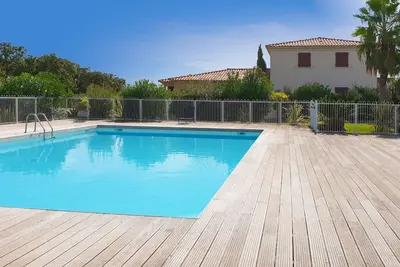 Image de Pinarello: Appartement de standing dans résidence paysagée avec piscine