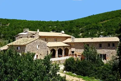 Image de Domaine La Buisse au calme absolu avec tennis, piscine chauffée, idéal familles