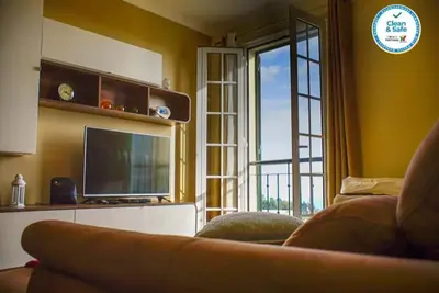 bel appartement avec vue sur la mer dans un quartier calme de Funchal
