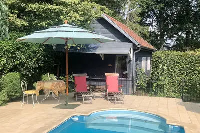 Image de Maison individuelle avec piscine dans un espace naturel protégé