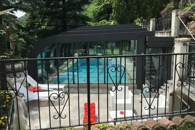 Image de \"Mon Amour\" appartement dans villa vue lac avec jardin et piscine