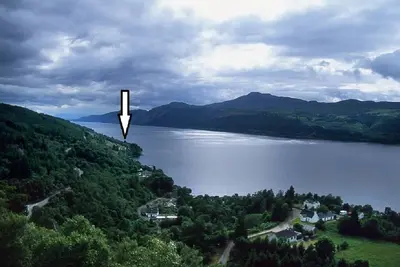 Charmante petite maison de forestiers, une vue imprenable sur le Loch Ness, plage privée, animaux acceptés
