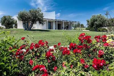 Image de Villa with terrace and private garden. Shared pool. In Scicli, Sicily - Ulivi