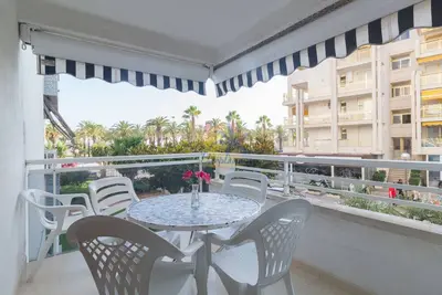 Image de 6 pax appartement situé à seulement 50 mètres. de la plage principale de Salou.