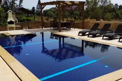 3 bed villa with pool and beautiful views