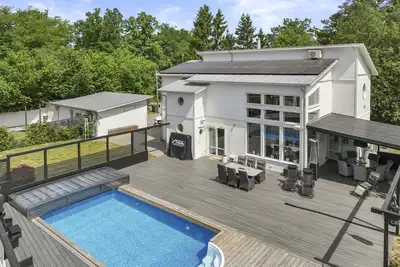 Image de Villa exclusive avec piscine près de la ville et de la nature