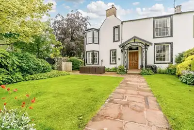Image de Coach House, 5 chambres, 200 ans, avec jardin privé à l'avant